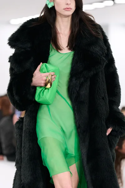 Look 80